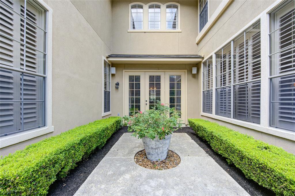 62 W Mirror Ridge Circle, The Woodlands, Texas image 7