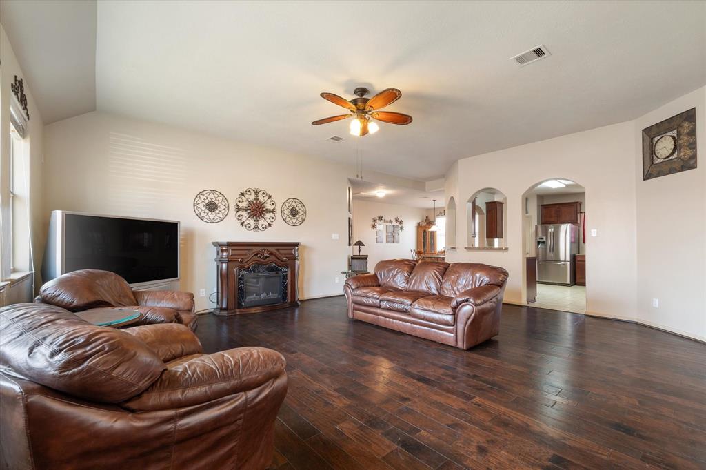 9707 Indian Trail, Baytown, Texas image 4