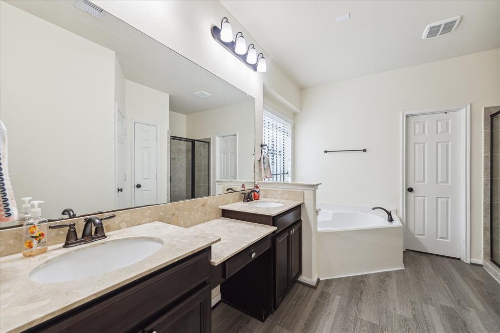 5346 Kristen Circle, Sugar Land, Texas image 14