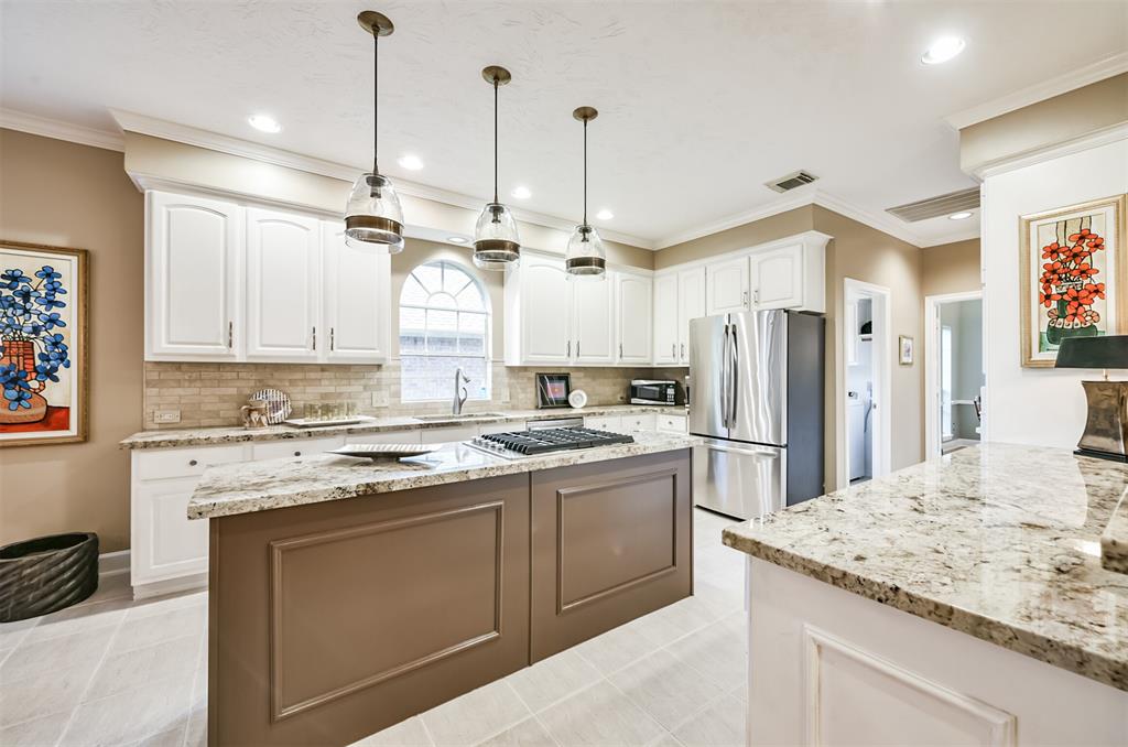 2703 Silver Bough Circle, Houston, Texas image 12