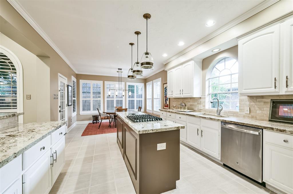 2703 Silver Bough Circle, Houston, Texas image 14