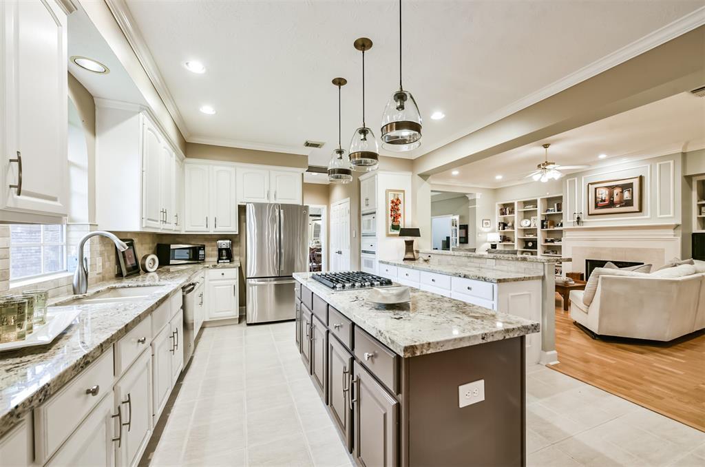 2703 Silver Bough Circle, Houston, Texas image 13