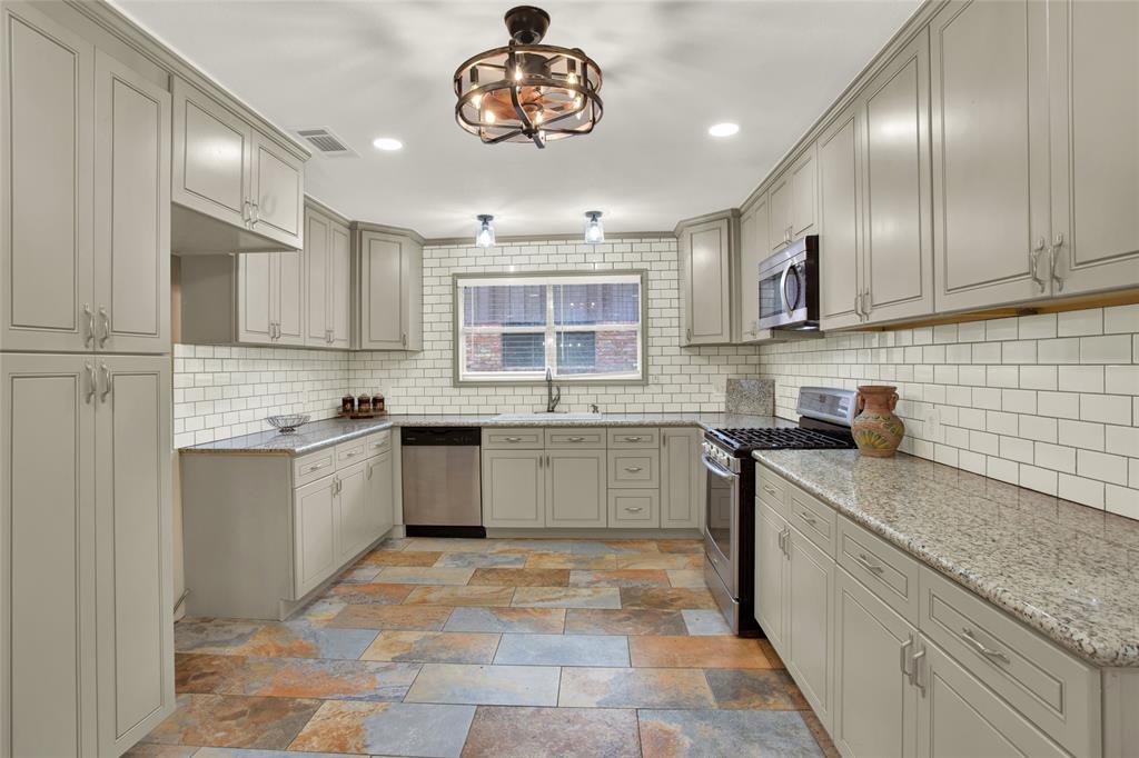 1531 Avenue D, Danbury, Texas image 30