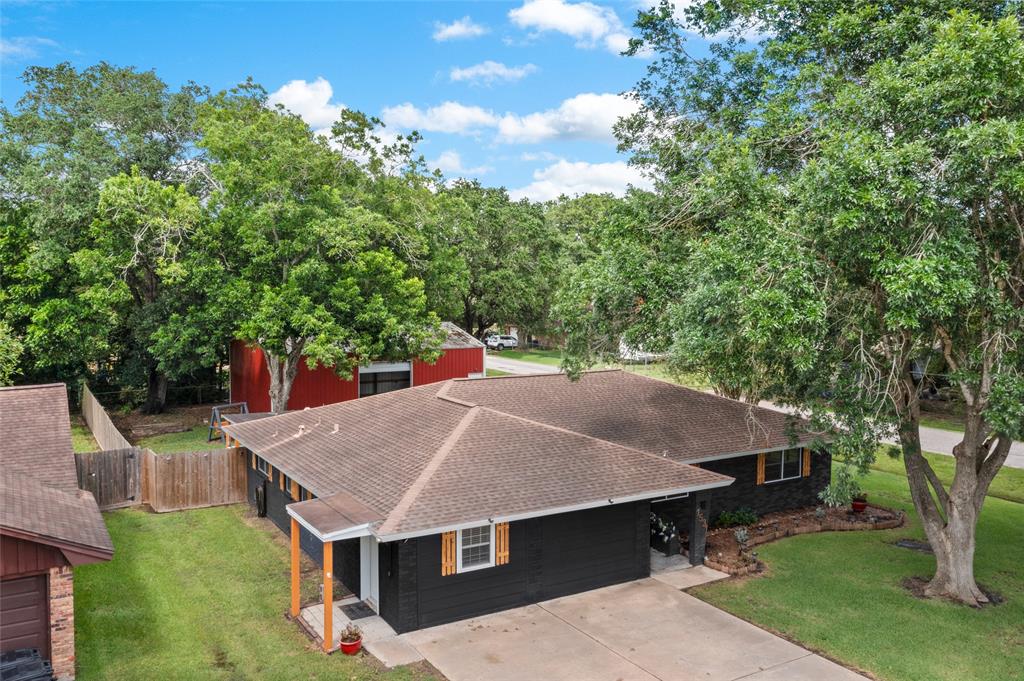 1531 Avenue D, Danbury, Texas image 2