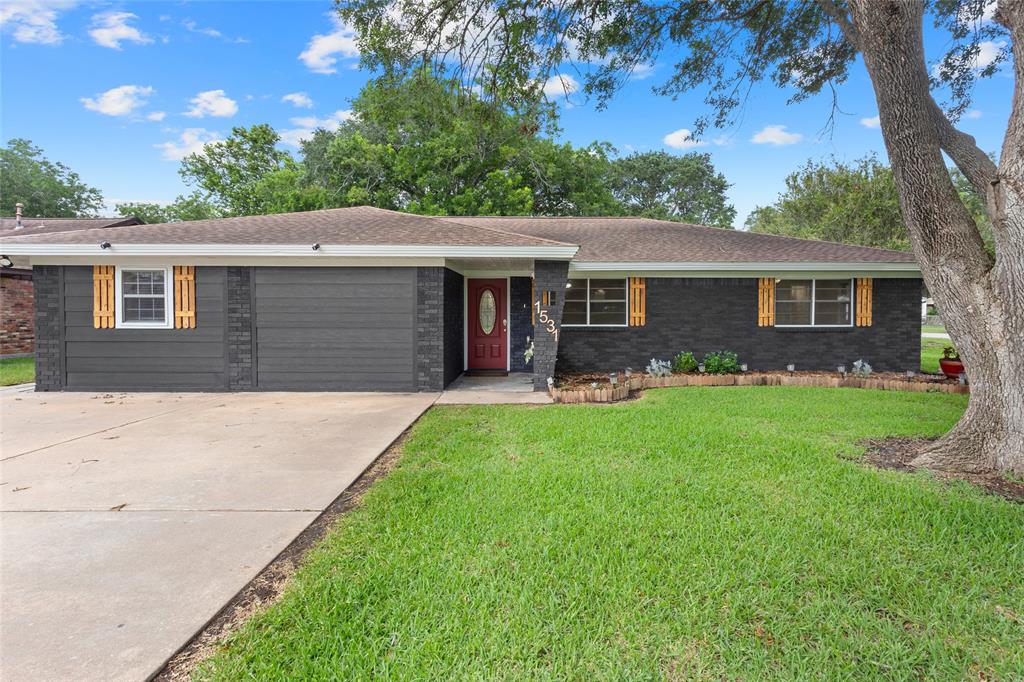 1531 Avenue D, Danbury, Texas image 4