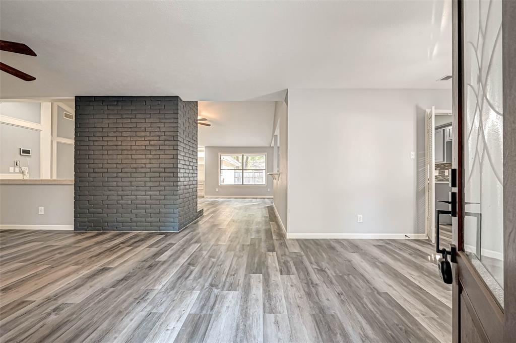 3022 Falling Brook Drive, Kingwood, Texas image 4