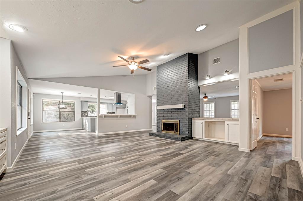 3022 Falling Brook Drive, Kingwood, Texas image 3