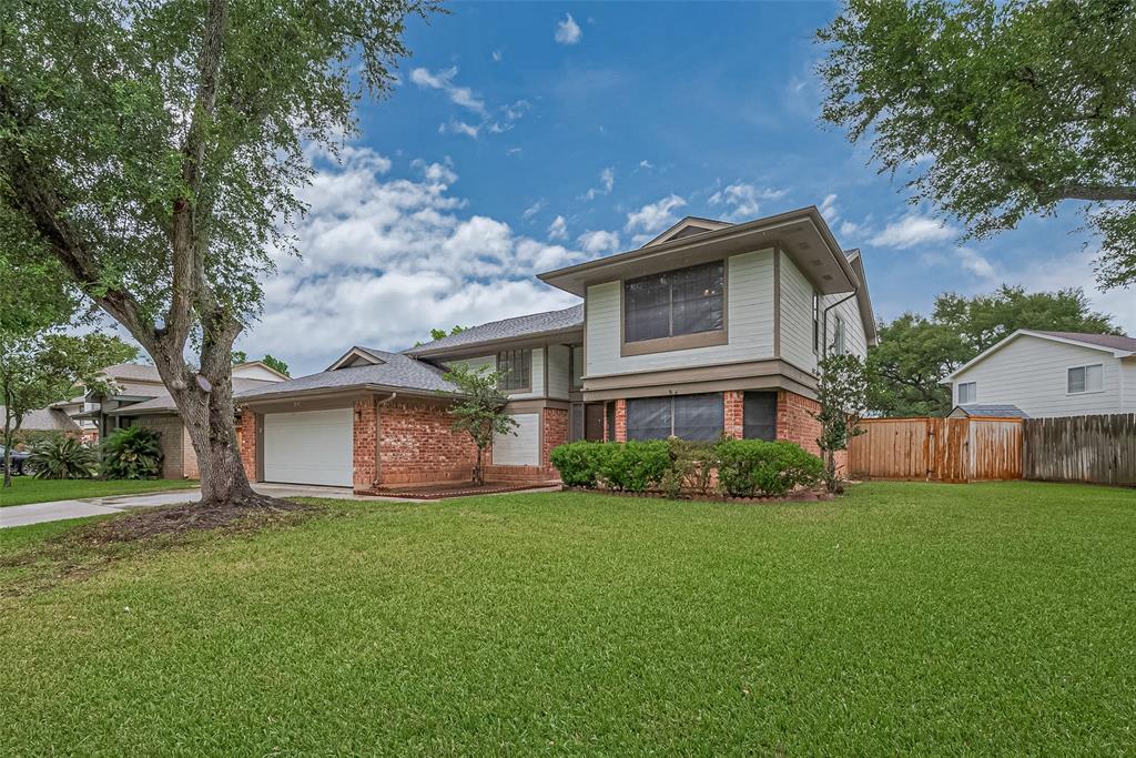 2115 Streamcrest Lane, Sugar Land, Texas image 2