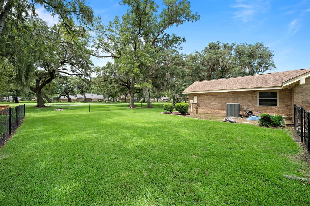 218 Woodhaven Drive, West Columbia, Texas image 37