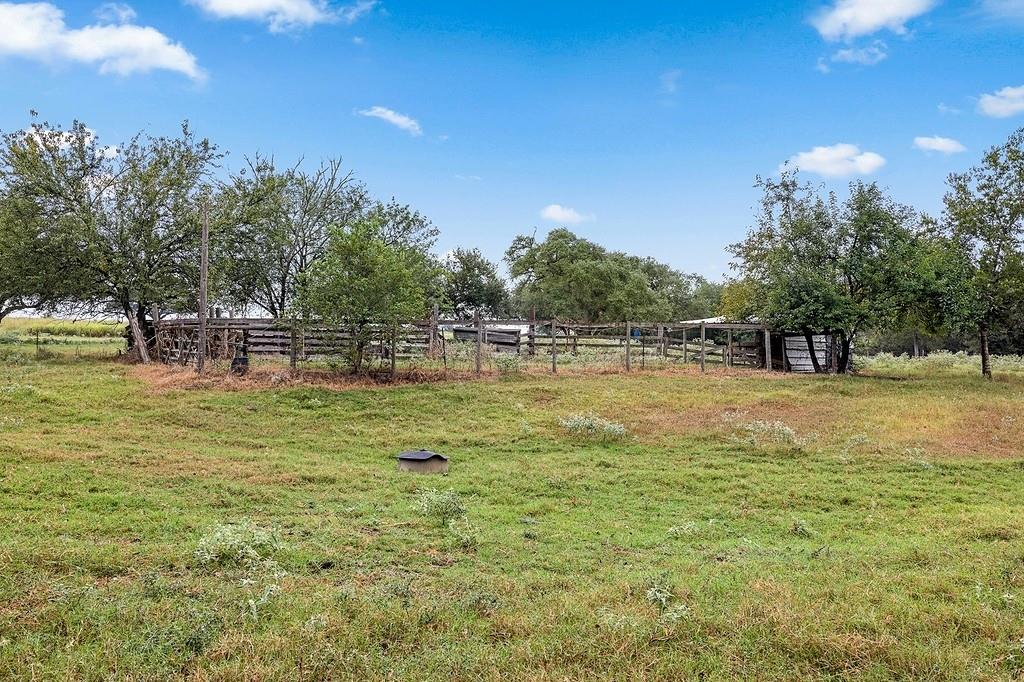 2230 County Road 201 Rd, Weimar, Texas image 17