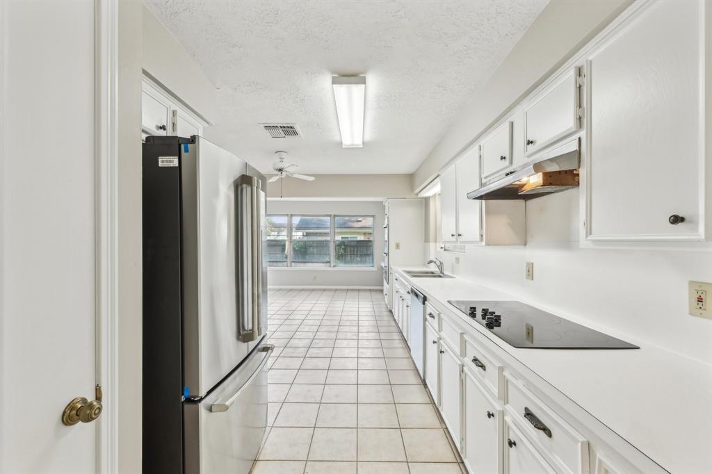 5506 Enchanted Timbers Drive, Humble, Texas image 6