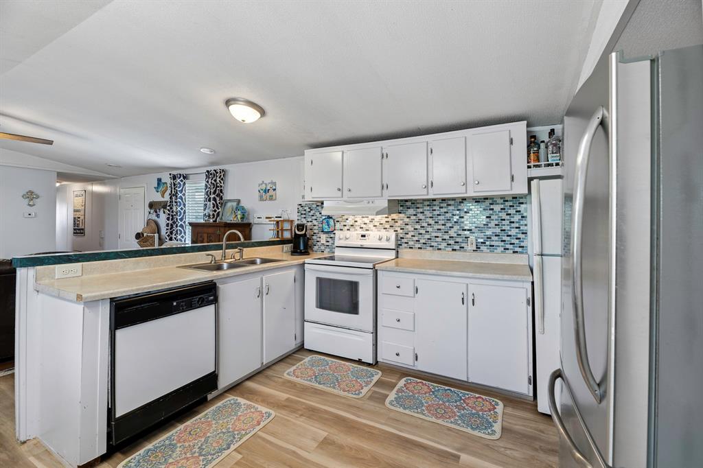 309 S 10th Street, Port O Connor, Texas image 12