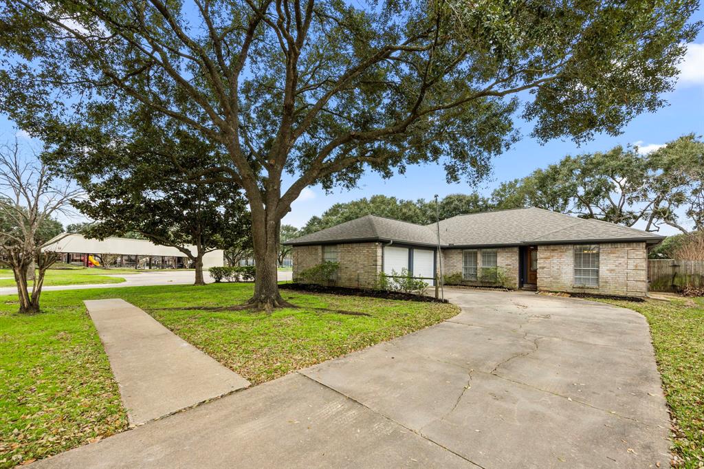 814 Pickford Drive, Katy, Texas image 2