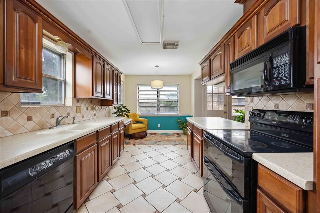 6107 Brown Bark Drive, Houston, Texas image 13
