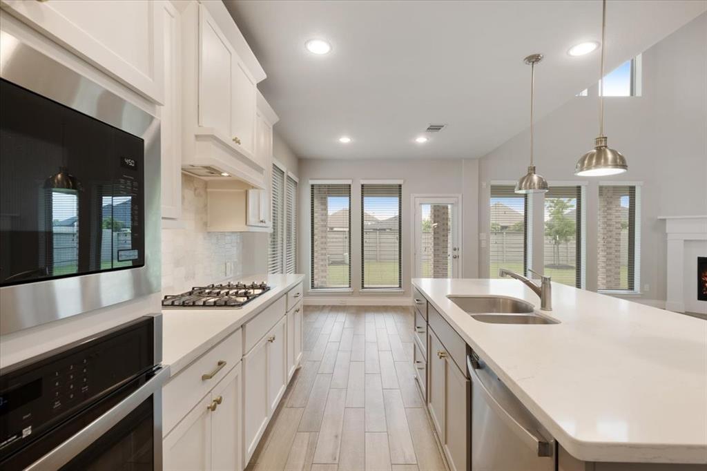 4718 Hickory Hill Lane, Manvel, Texas image 17