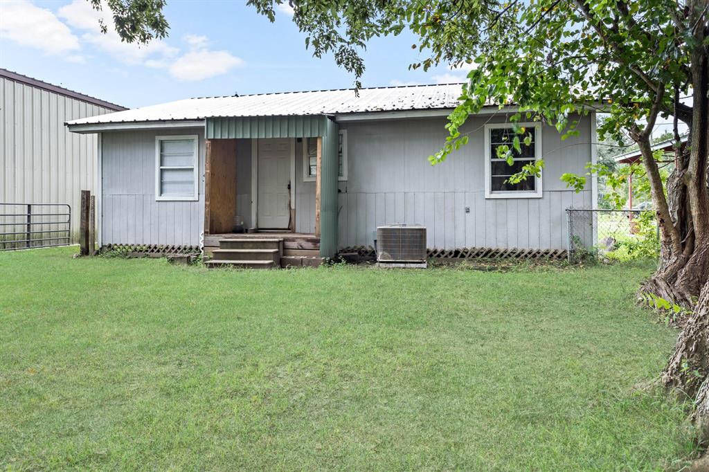 205 E Pine Ave, Winnie, Texas image 19