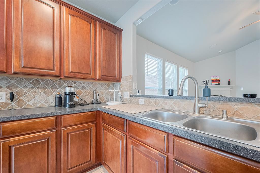 2610 Golden Creek Lane, Pearland, Texas image 10
