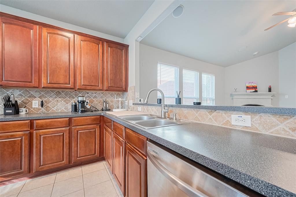 2610 Golden Creek Lane, Pearland, Texas image 9