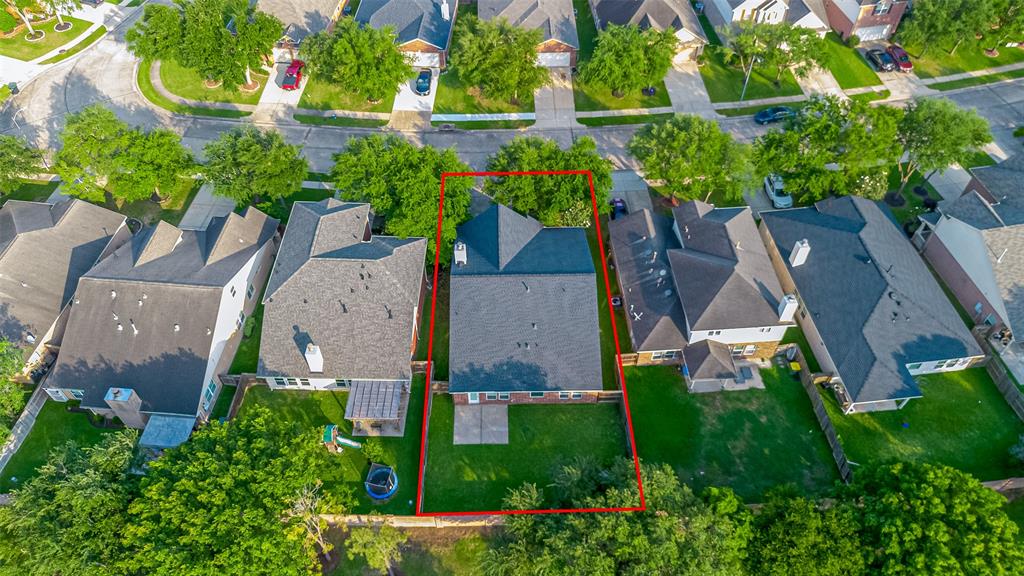 2610 Golden Creek Lane, Pearland, Texas image 2