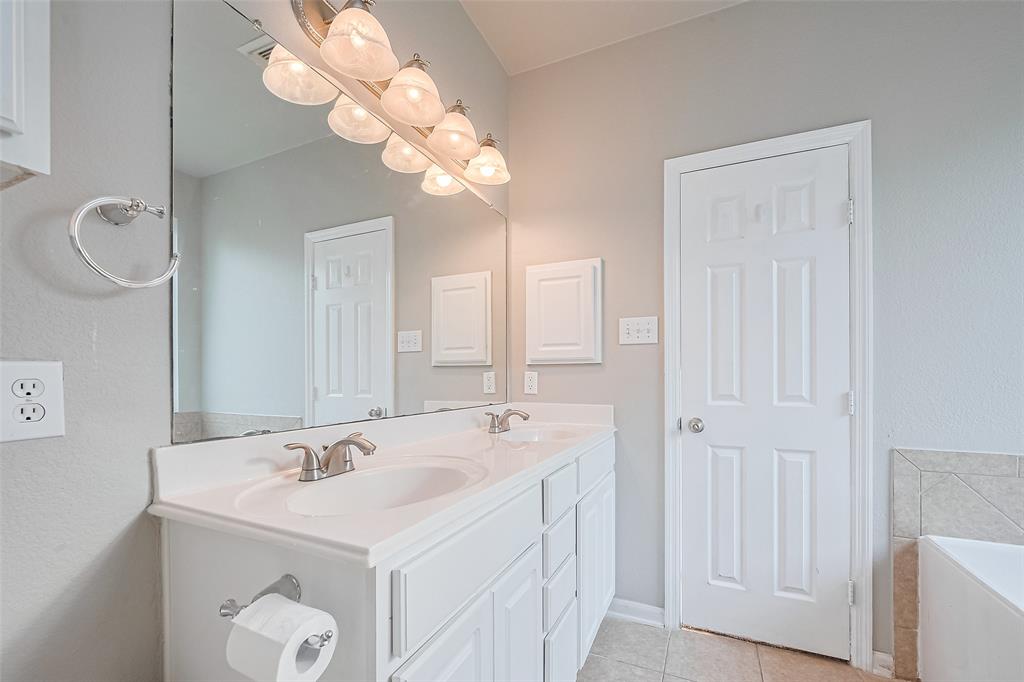 2610 Golden Creek Lane, Pearland, Texas image 31