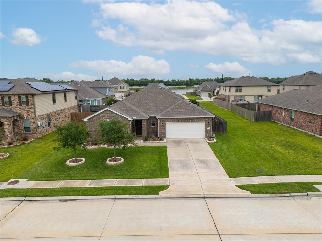 3803 Banbury Lane, Pearland, Texas image 2