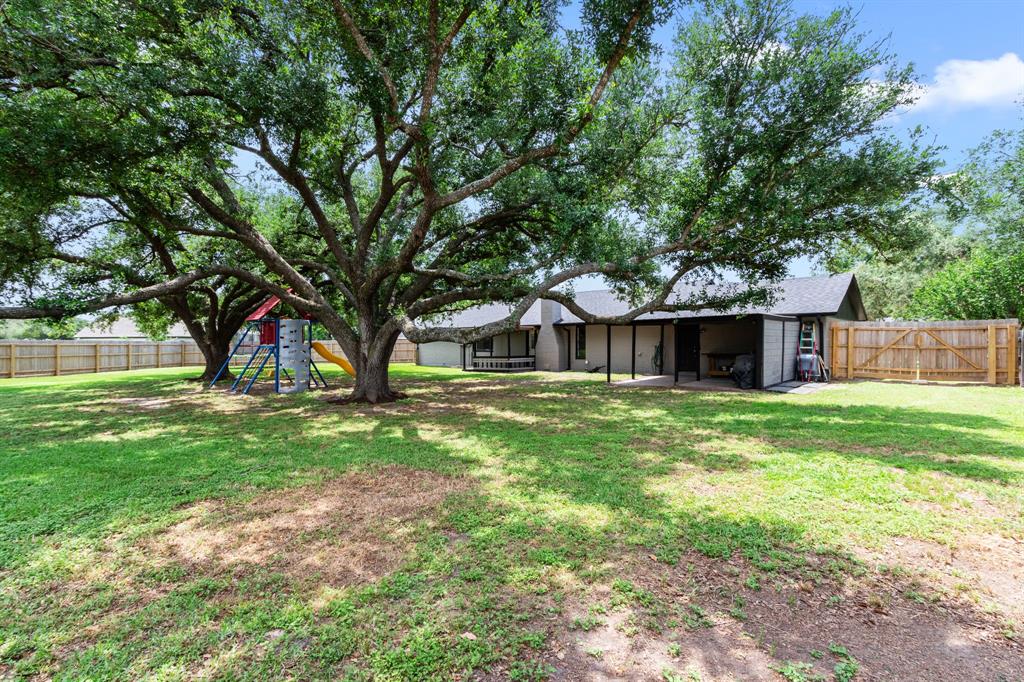 1453 Pin Oak Drive, Bellville, Texas image 22