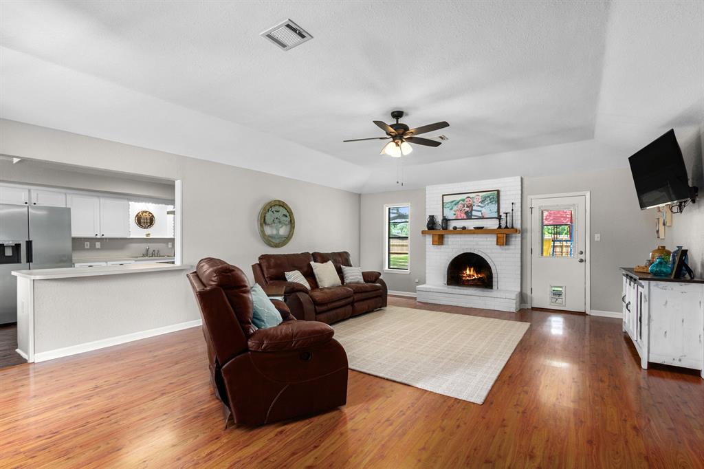 1453 Pin Oak Drive, Bellville, Texas image 4