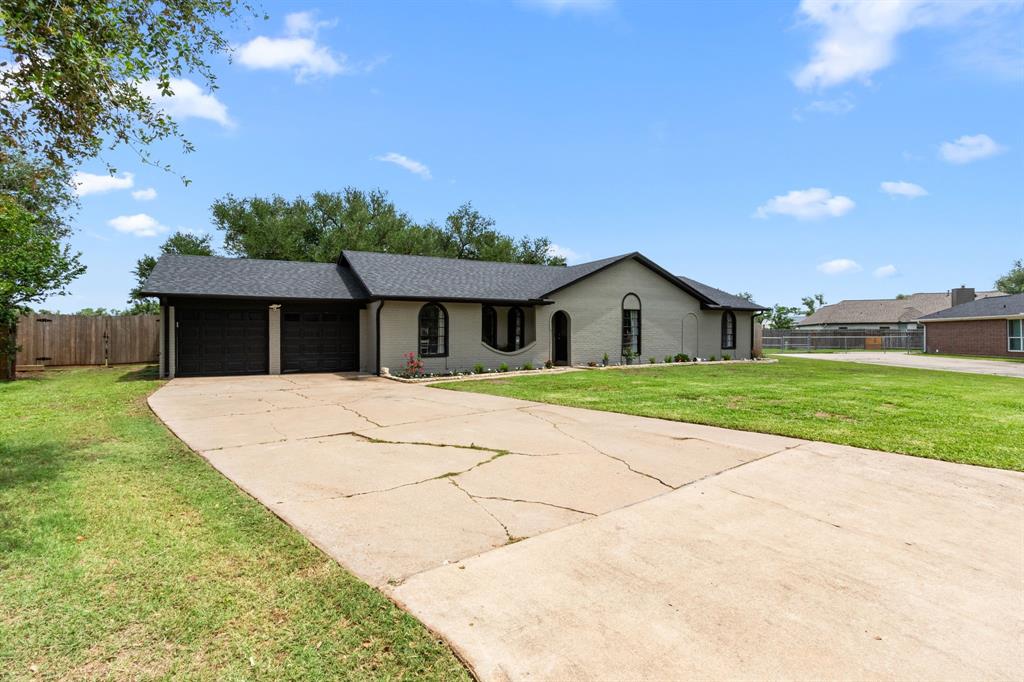1453 Pin Oak Drive, Bellville, Texas image 24