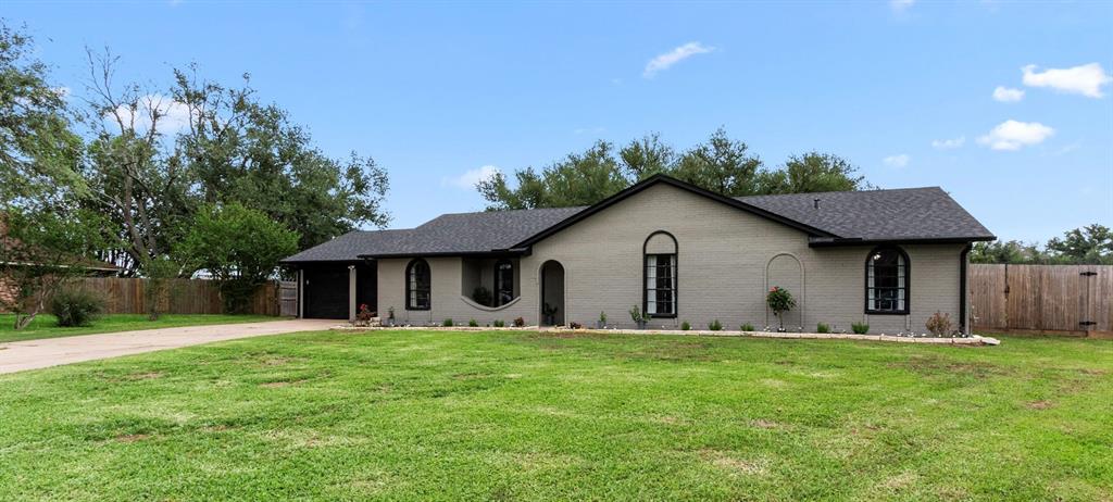 1453 Pin Oak Drive, Bellville, Texas image 1