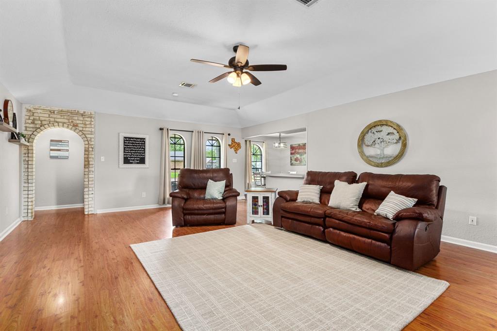 1453 Pin Oak Drive, Bellville, Texas image 5