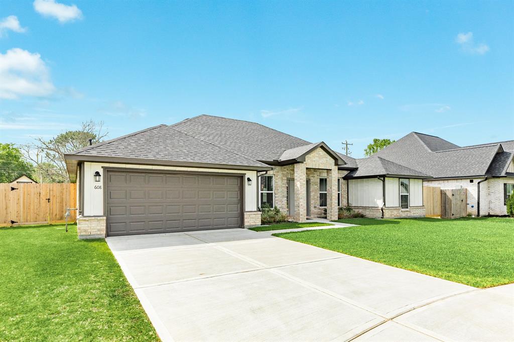 608 Greystone Lane, Angleton, Texas image 10