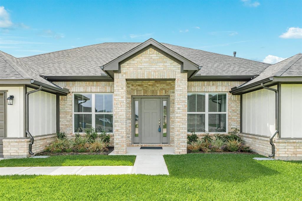 608 Greystone Lane, Angleton, Texas image 5