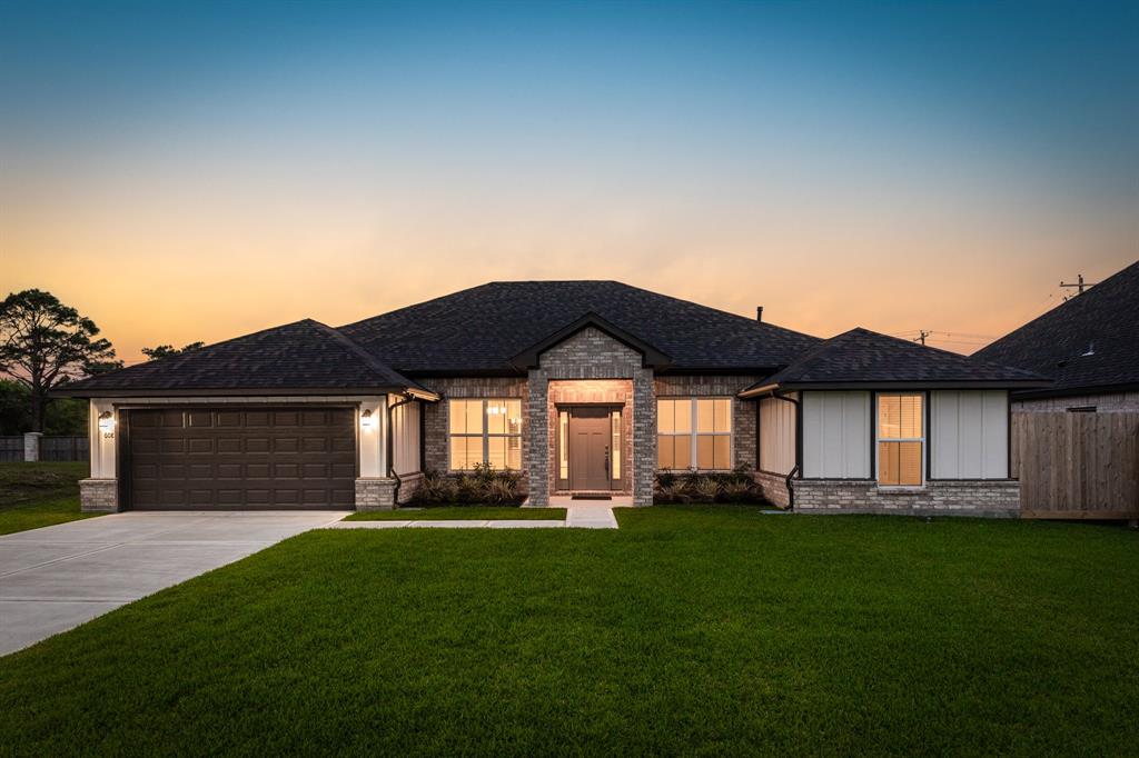 608 Greystone Lane, Angleton, Texas image 2