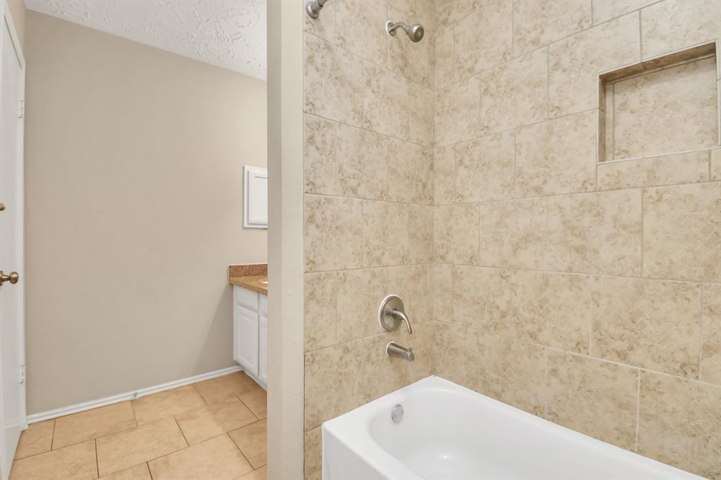 14006 Kathi Lynn Lane, Sugar Land, Texas image 34