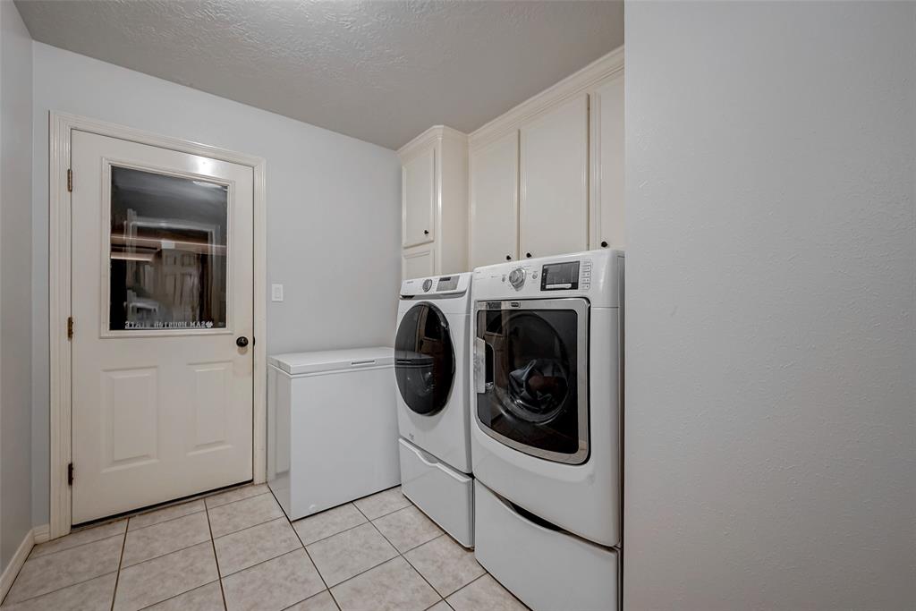 404 Piping Rock Drive, Huntsville, Texas image 23