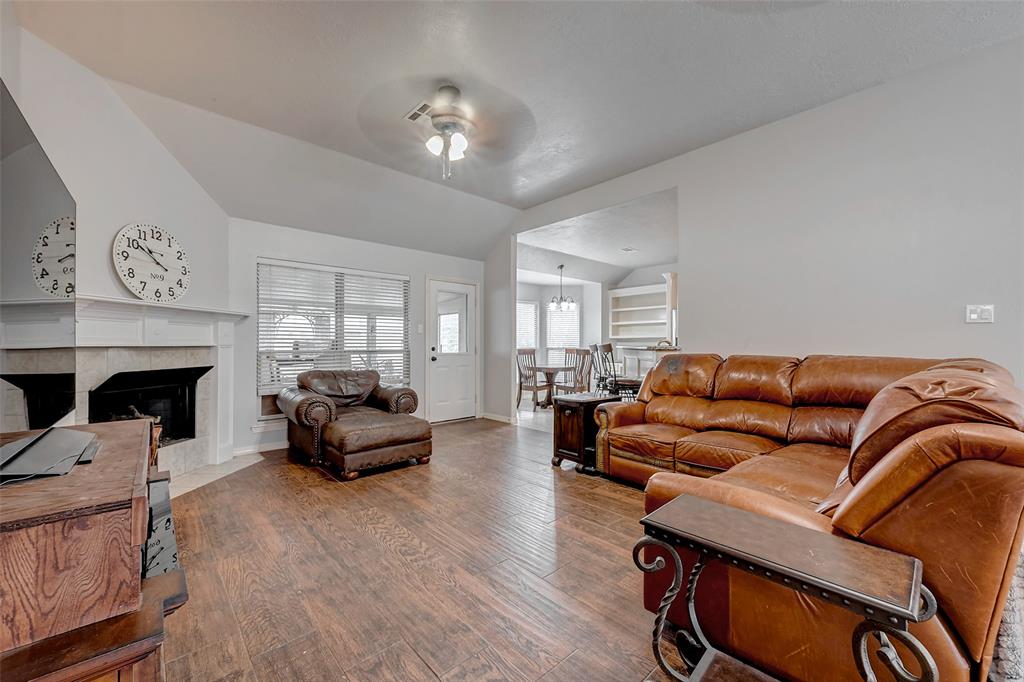 404 Piping Rock Drive, Huntsville, Texas image 7