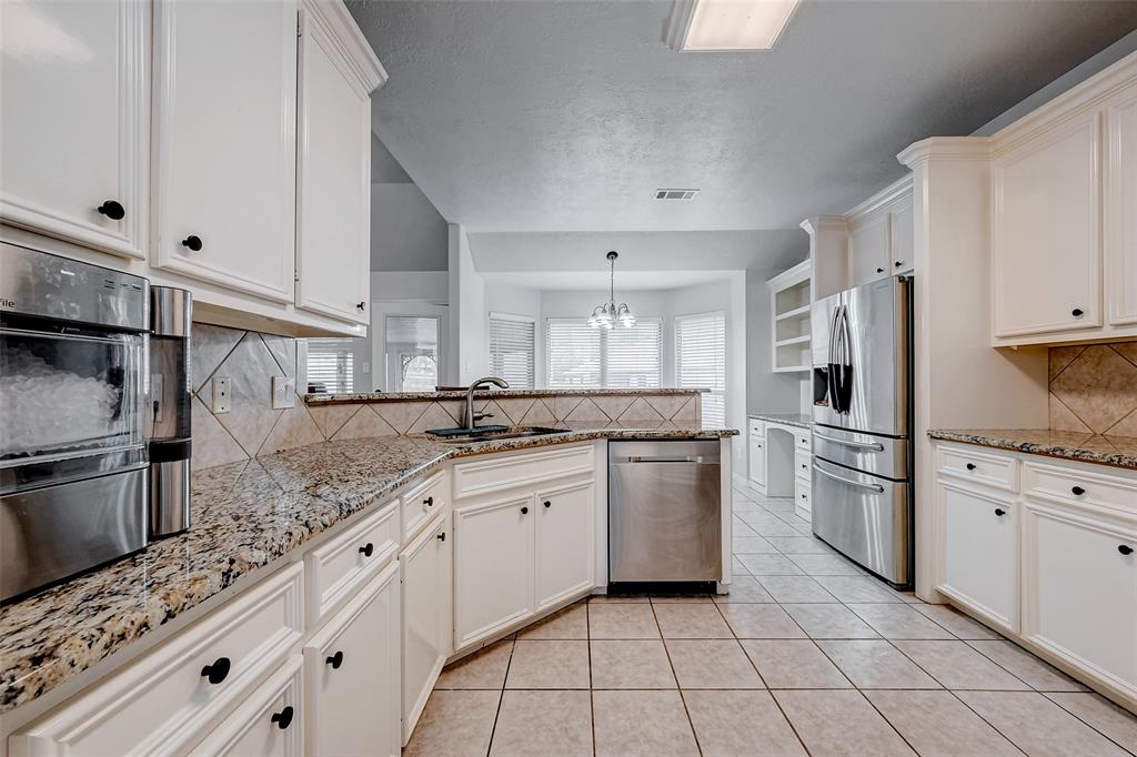 404 Piping Rock Drive, Huntsville, Texas image 8
