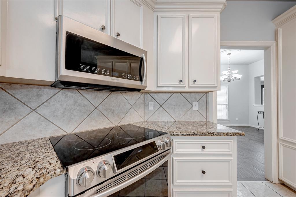 404 Piping Rock Drive, Huntsville, Texas image 12