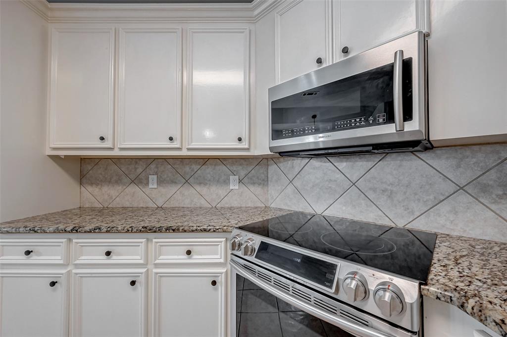 404 Piping Rock Drive, Huntsville, Texas image 11