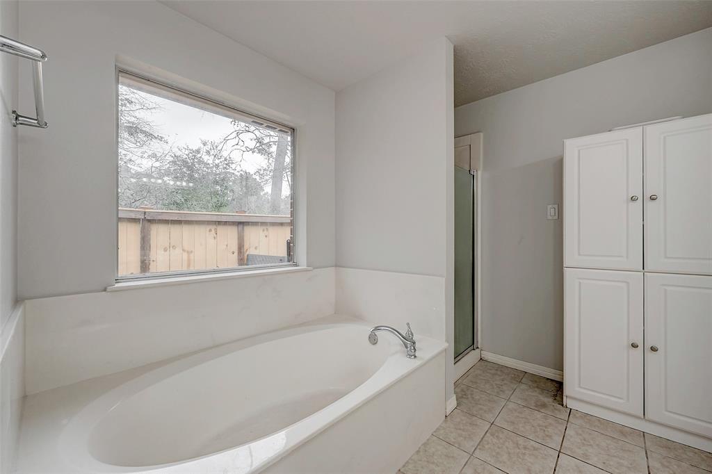 404 Piping Rock Drive, Huntsville, Texas image 20