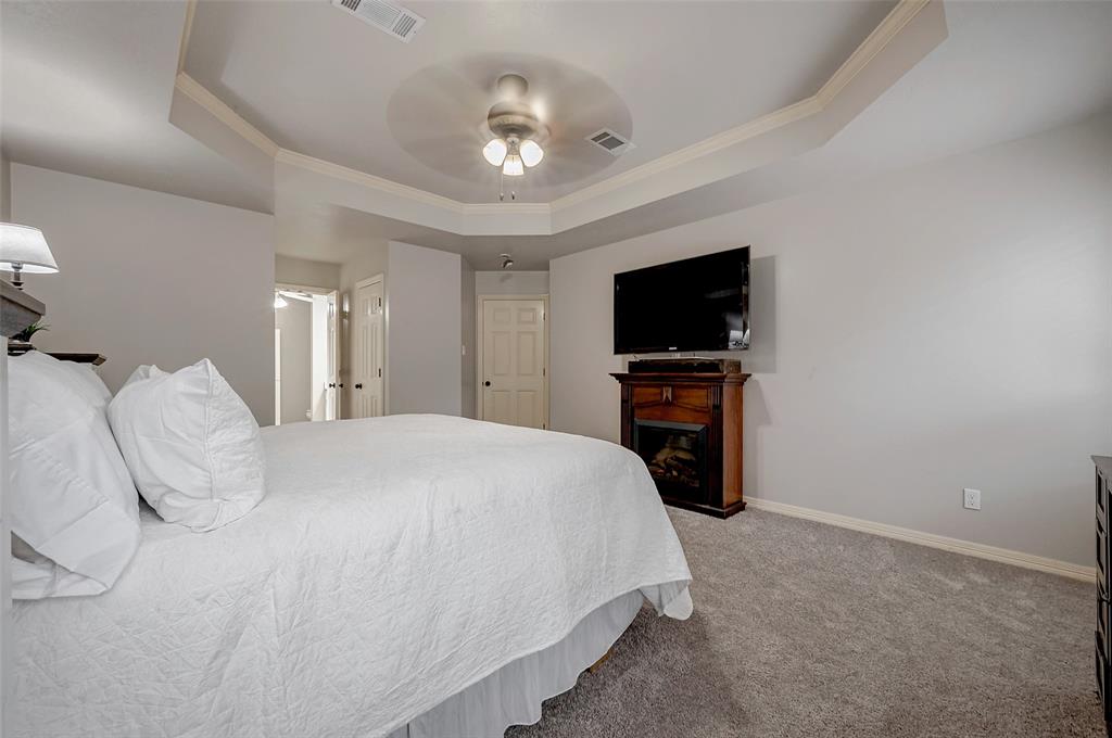 404 Piping Rock Drive, Huntsville, Texas image 18