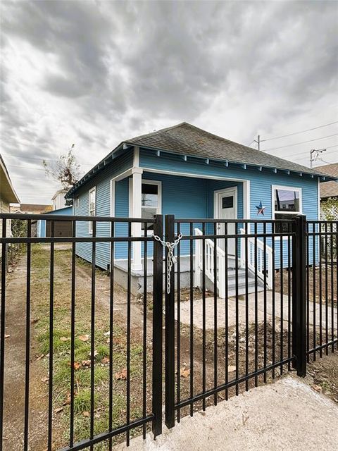 2007 Spring Street Houston TX 77007