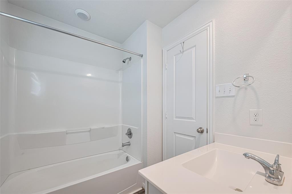 17947 Costrell Drive, Hockley, Texas image 34