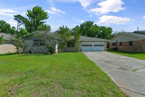 Single Family Residence in Baytown TX 213 Pamela Drive.jpg