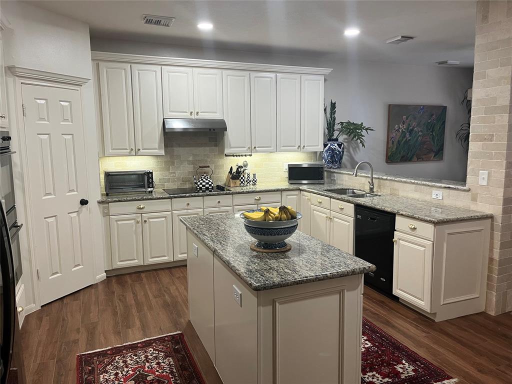2103 Crescent Coral Drive, League City, Texas image 7