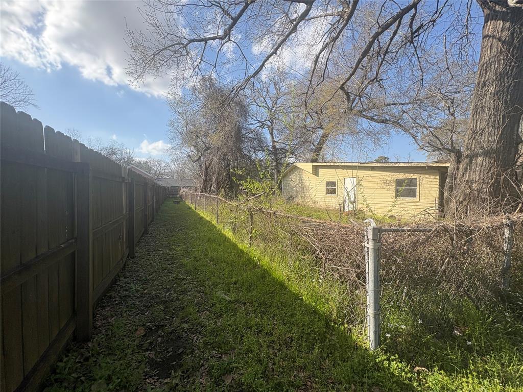 301 Smith Street, Cleveland, Texas image 4