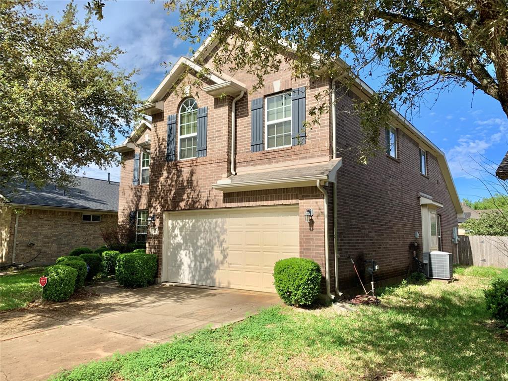 2706 Mystic Cove Lane, Pearland, Texas image 2