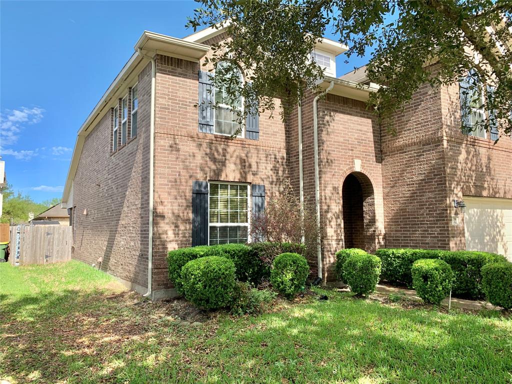 2706 Mystic Cove Lane, Pearland, Texas image 3