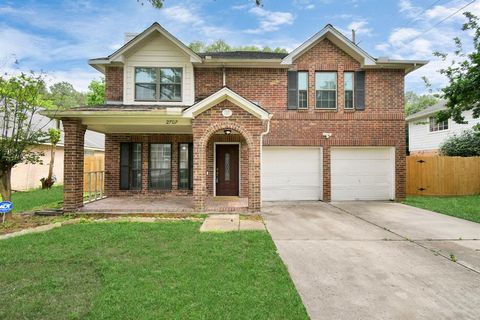 Single Family Residence in Sugar Land TX 2707 Blue Mist Drive.jpg