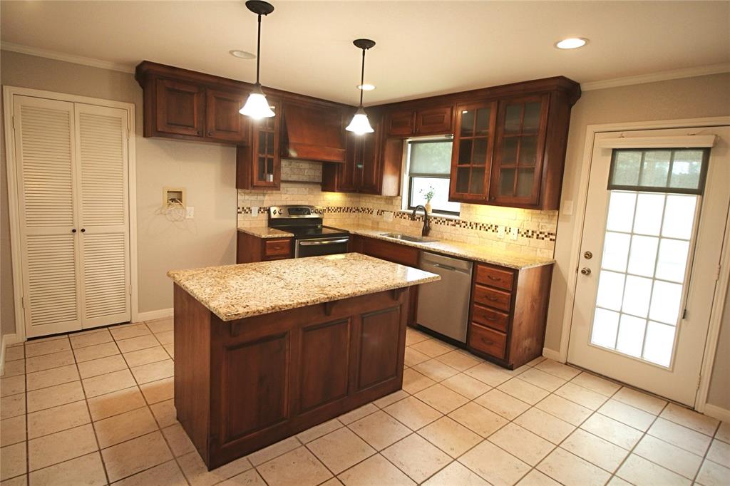 612 Regina Drive, Hewitt, Texas image 11